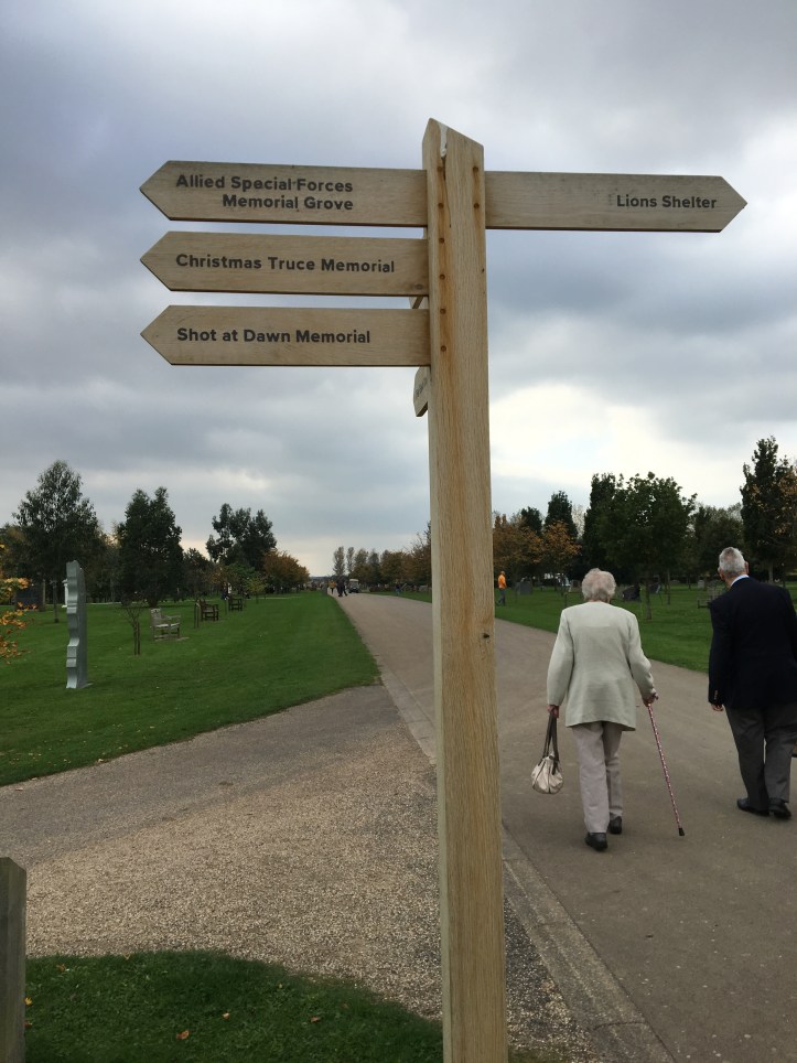Signpost to WW1 memorials